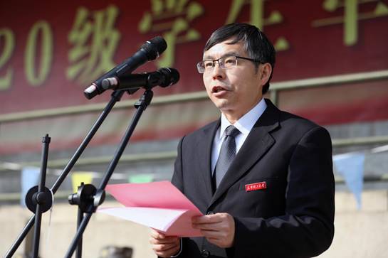 说明: 城市学院军训结业典礼1