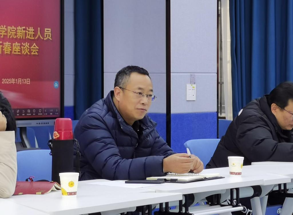 说明: 座谈会1
