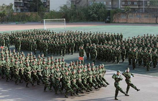 说明: 城市学院军训结业典礼3